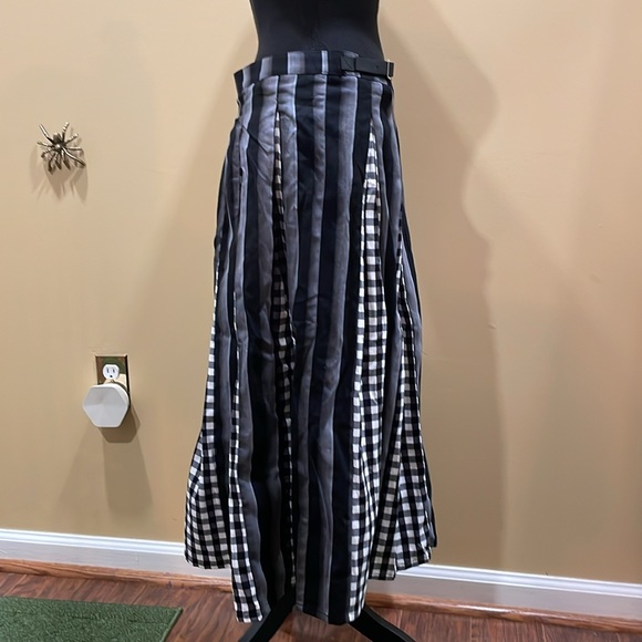 Wednesday Nevermore Academy Skirt XL Goth Punk Addams Family NWT Halloween - Picture 6 of 10